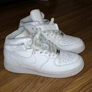 Air Force 1 Mid